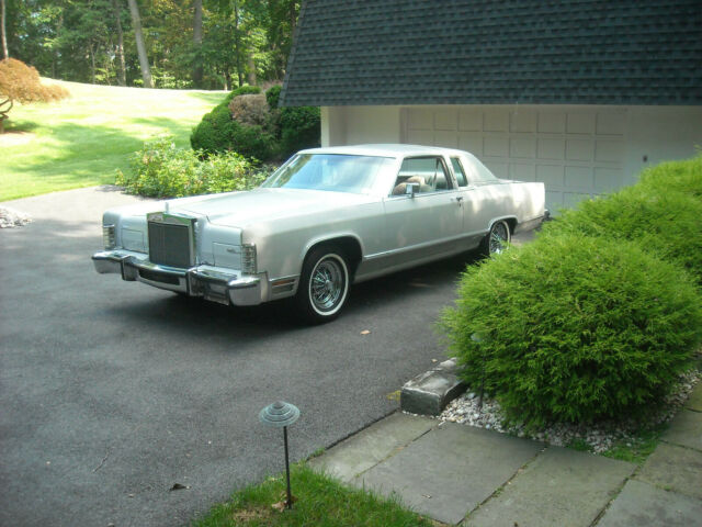 Lincoln Continental 1977 image number 18