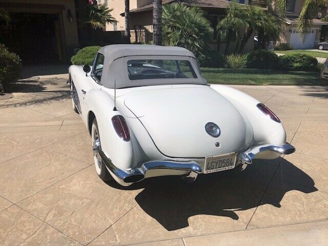 Chevrolet Corvette 1959 image number 19