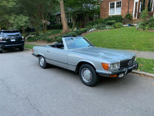 Mercedes-Benz SL-Class 1972 image number 1