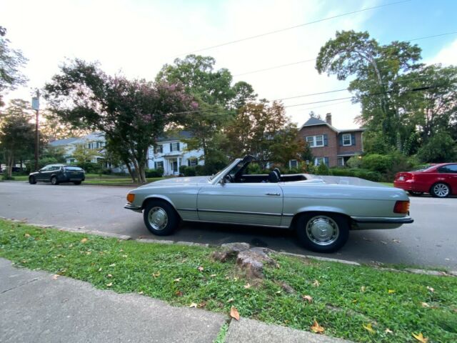 Mercedes-Benz SL-Class 1972 image number 22