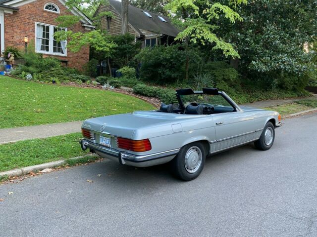 Mercedes-Benz SL-Class 1972 image number 3