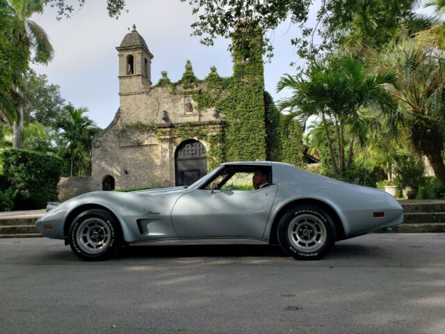 Chevrolet Corvette 1975 image number 0