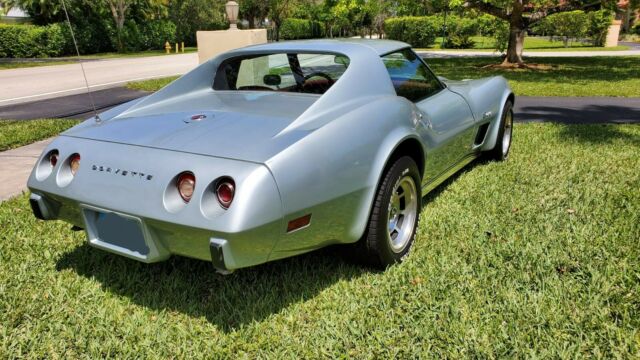 Chevrolet Corvette 1975 image number 28