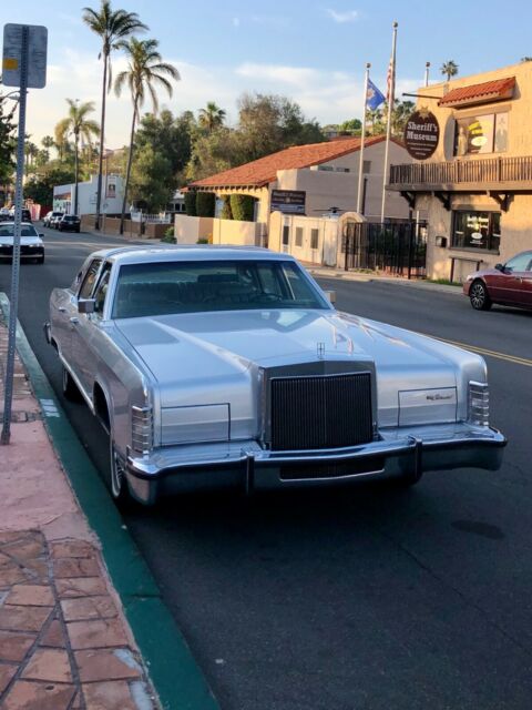 Lincoln Town Car 1978 image number 0