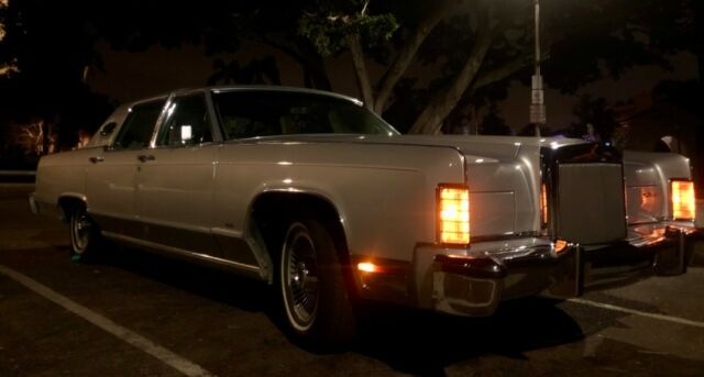 Lincoln Town Car 1978 image number 15