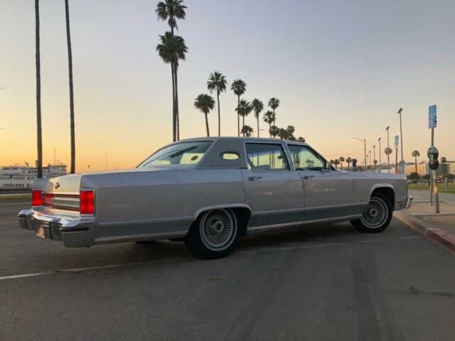 Lincoln Town Car 1978 image number 20