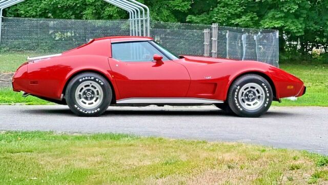 Chevrolet Corvette 1977 image number 1