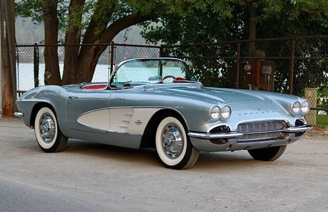 Chevrolet Corvette 1961 image number 0