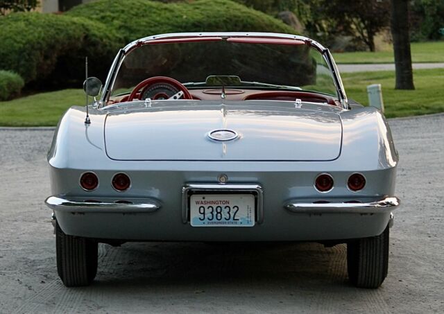 Chevrolet Corvette 1961 image number 27