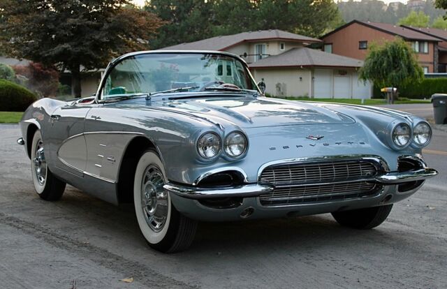 Chevrolet Corvette 1961 image number 28