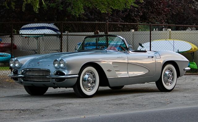 Chevrolet Corvette 1961 image number 30