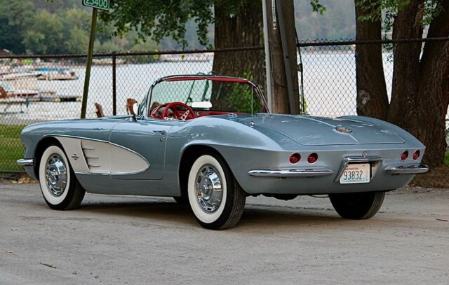 Chevrolet Corvette 1961 image number 31