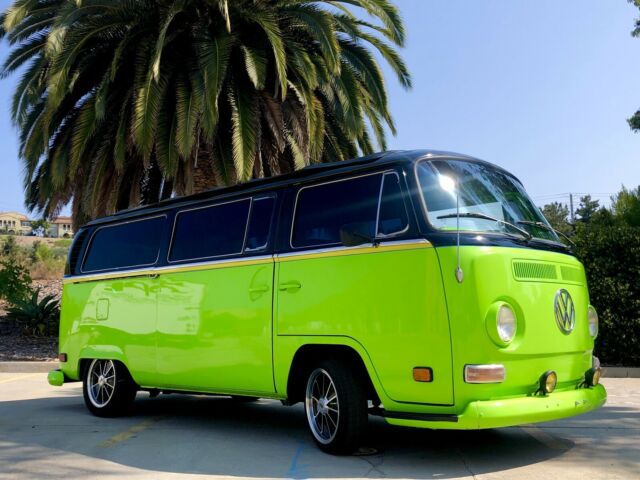 Volkswagen Bus 1971 image number 1