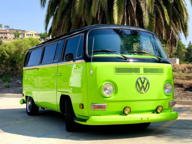 Volkswagen Bus 1971 image number 2