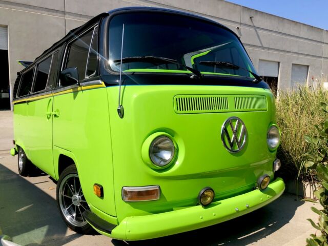 Volkswagen Bus 1971 image number 31