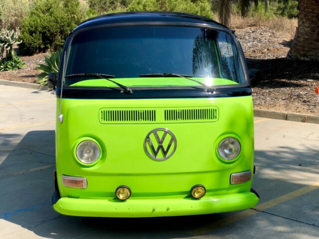 Volkswagen Bus 1971 image number 32