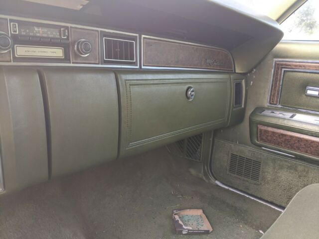 Lincoln Continental 1975 image number 15