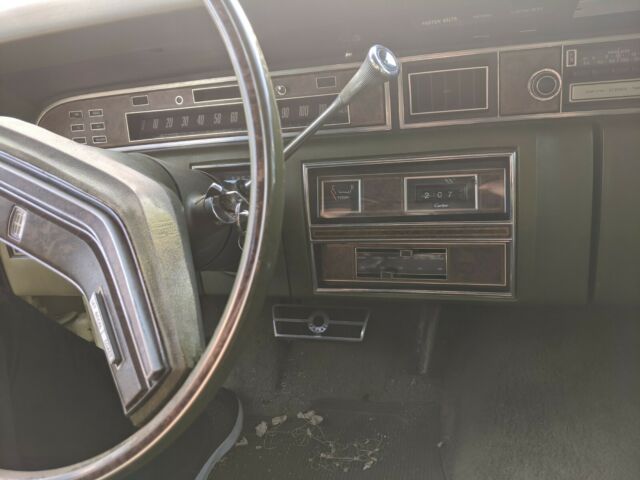 Lincoln Continental 1975 image number 4