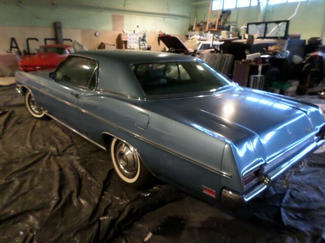 Ford Galaxie 1970 image number 2