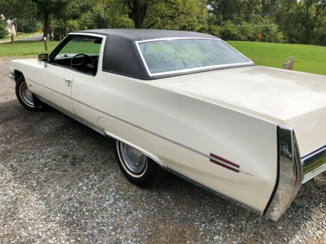 Cadillac DeVille 1971 image number 1