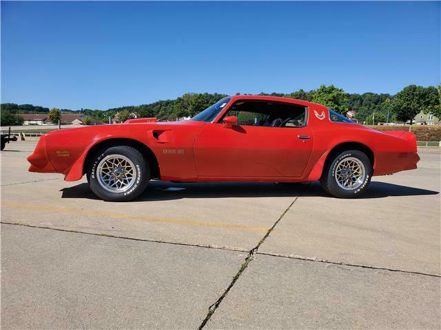 Pontiac Firebird 1977 image number 0