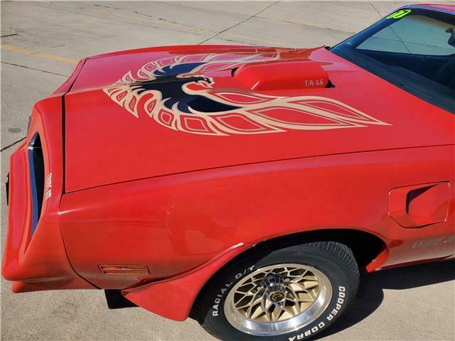 Pontiac Firebird 1977 image number 4