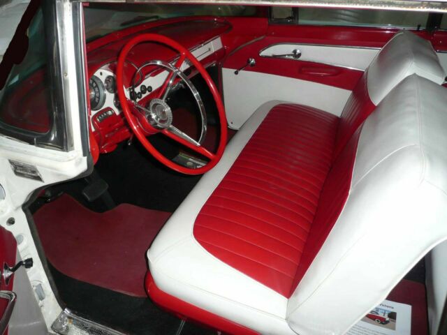 Ford Fairlane 1956 image number 25