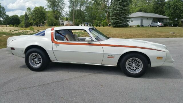 Pontiac Firebird 1977 image number 1