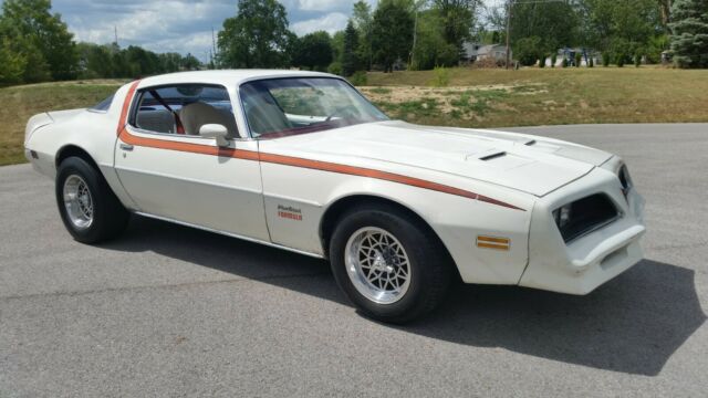 Pontiac Firebird 1977 image number 14