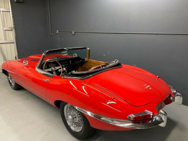 Jaguar E-Type 1967 image number 0