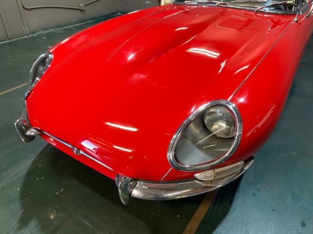 Jaguar E-Type 1962 image number 29