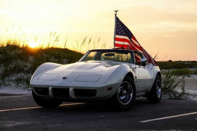 Chevrolet Corvette 1976 image number 0