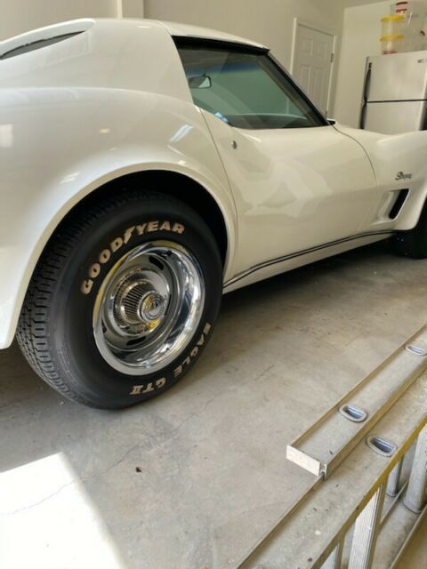 Chevrolet Corvette 1976 image number 1