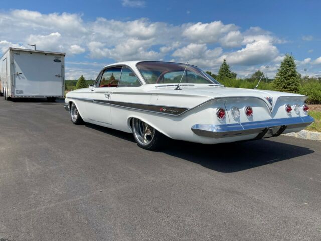 Chevrolet Impala 1961 image number 1