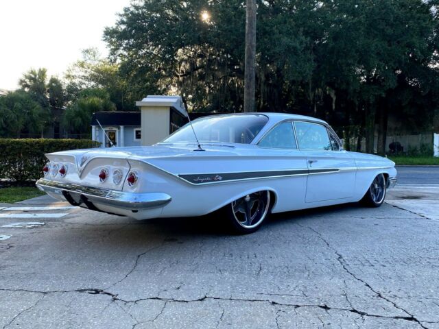 Chevrolet Impala 1961 image number 28