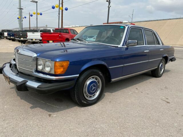 Mercedes-Benz 400-Series 1975 image number 0