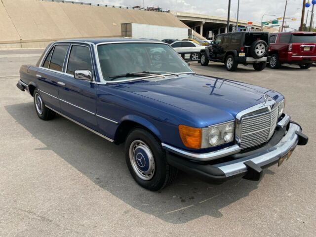 Mercedes-Benz 400-Series 1975 image number 1