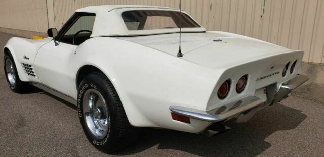 Chevrolet Corvette 1972 image number 10