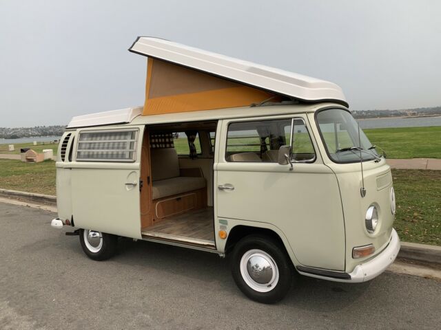 Volkswagen bus 1969 image number 17