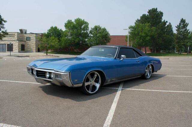 Buick Riviera 1969 image number 0