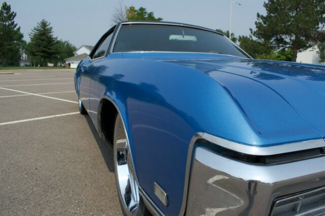 Buick Riviera 1969 image number 8