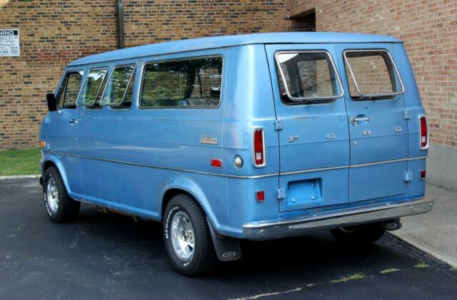 Ford Econoline Club Wagon 1974 image number 22