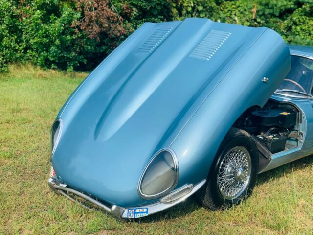 Jaguar E-Type 1966 image number 33