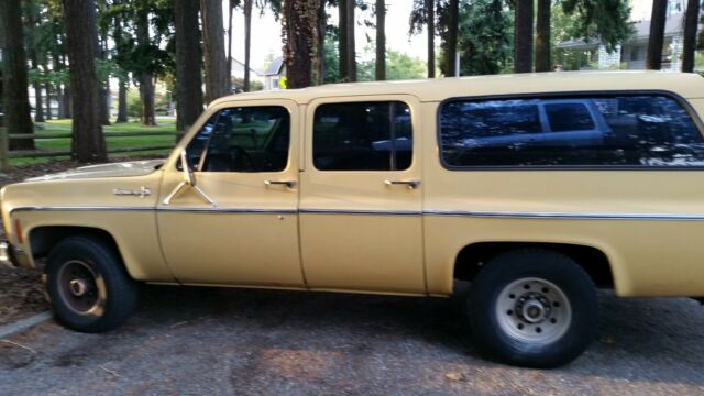 Chevrolet Suburban 1973 image number 20