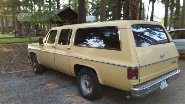 Chevrolet Suburban 1973 image number 21