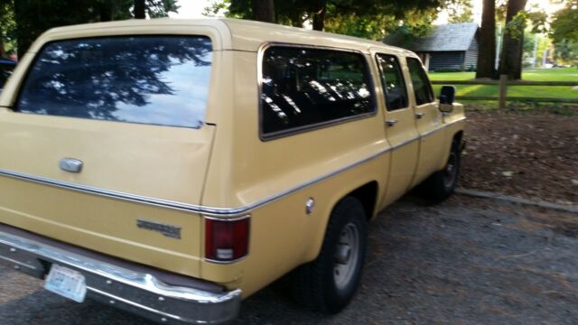 Chevrolet Suburban 1973 image number 23