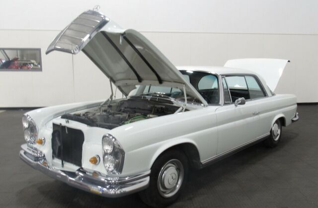 Mercedes-Benz 250SE 2.5 Fuel Injected In-line 6 cylinder 1967 image number 11