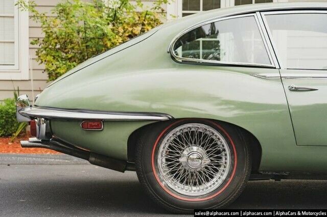 Jaguar E-Type 1969 image number 14