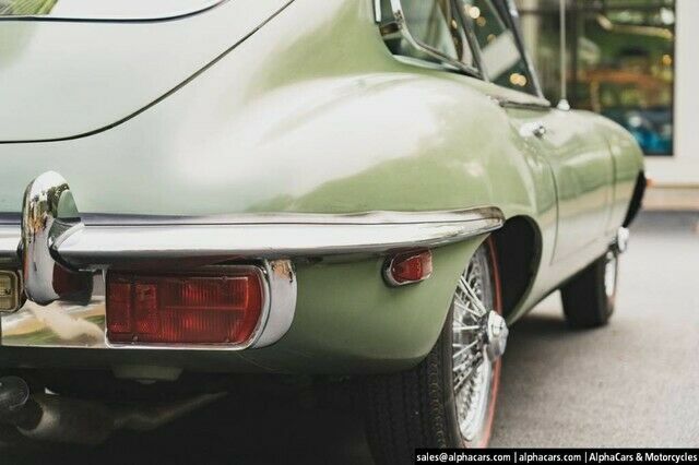 Jaguar E-Type 1969 image number 16