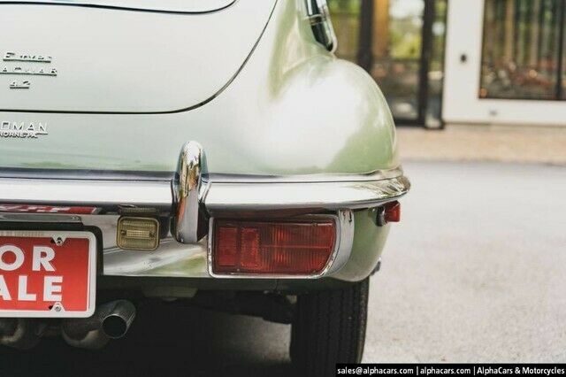 Jaguar E-Type 1969 image number 17